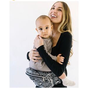 NWT TUSH BABY Strapless Toddler Hip Carrier - Python - Limited Edition, DISCONTI
